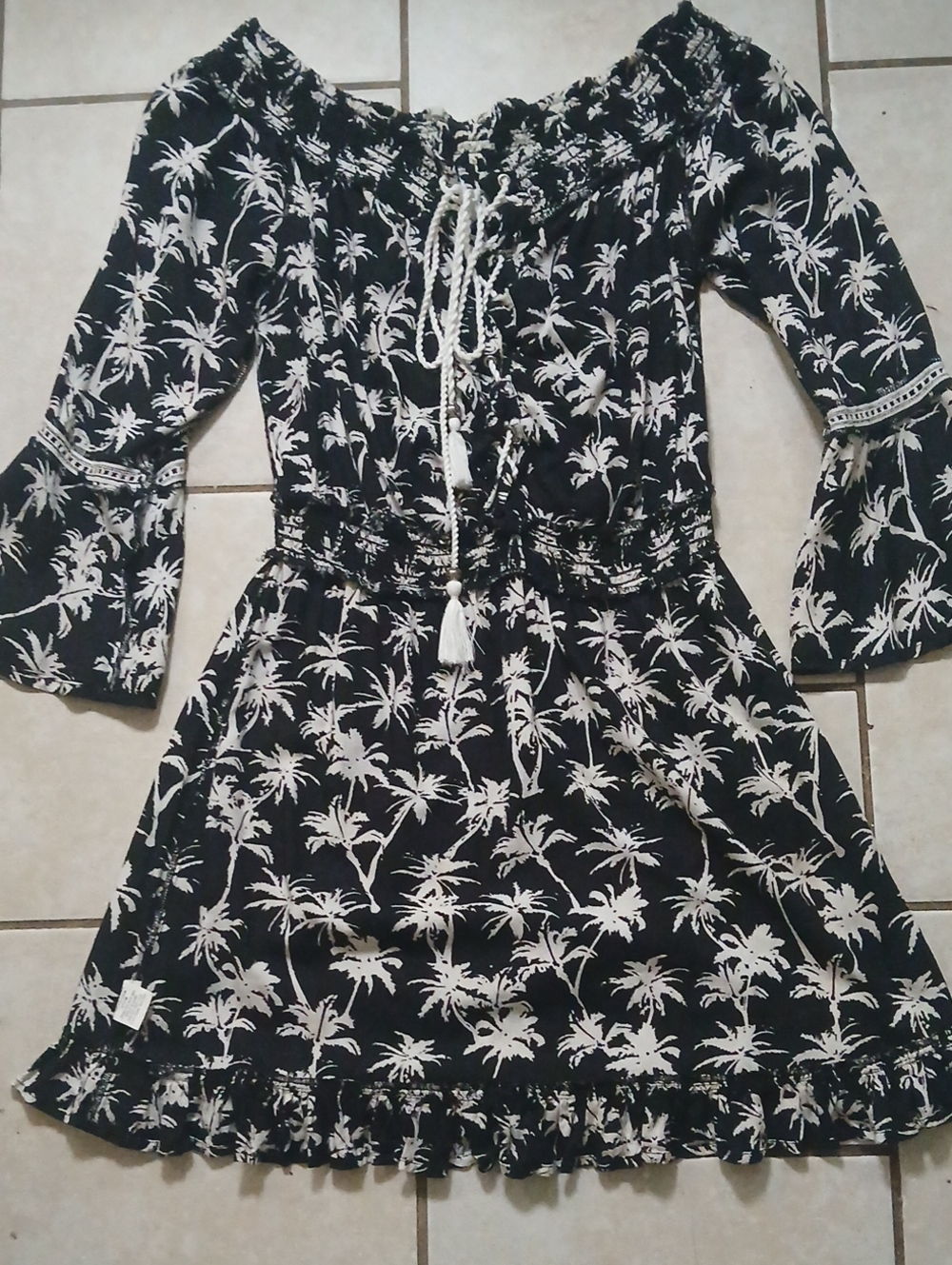Blue Island Womens Size M Black & White Tropical Off-Shoulder Ruffled Mini Dress